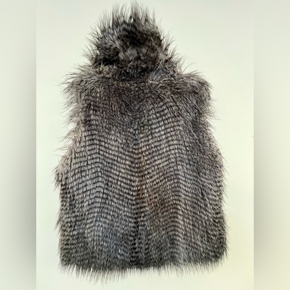 Jack Faux Fur Vest - Picture 8 of 11
